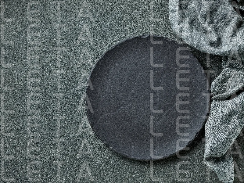 empty black plate