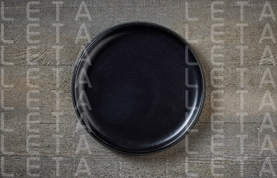 empty black plate