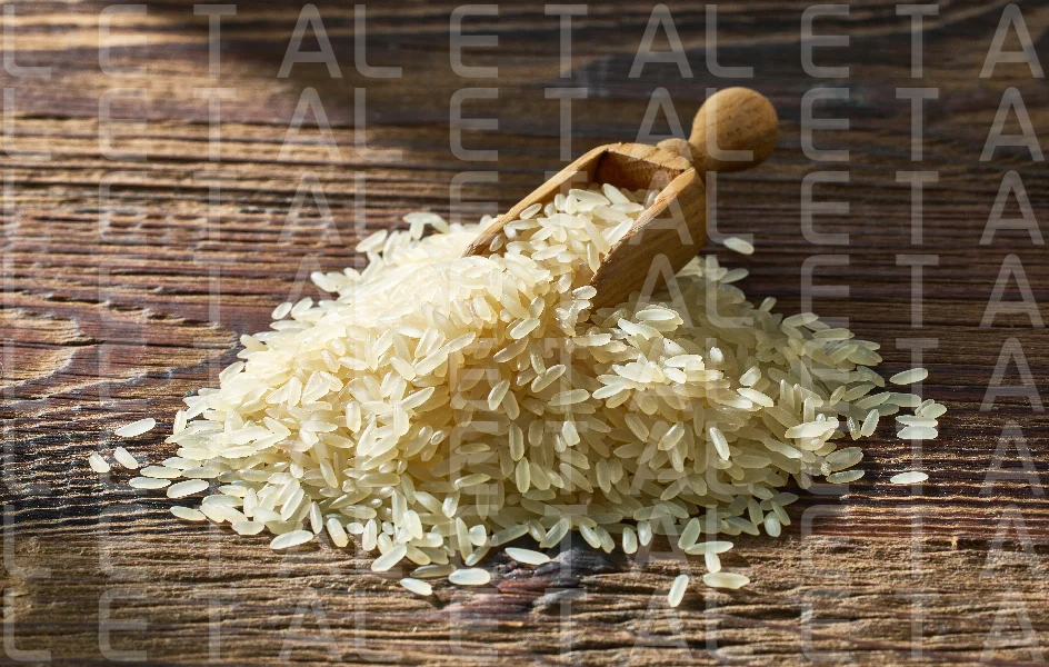 pile of raw rice